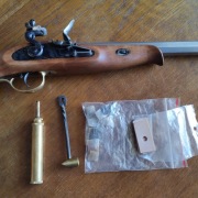 Pistolet Pedersoli Continental Target .44 skałkowy + akcesoria