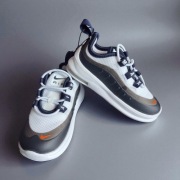Nike Air Max Axis Junior – białe sneakersy, r. 22 (EU)