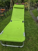 Leżak z uchwytami na napoje