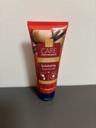 Złuszczający scrub do stop Pieczone orzechy i makadamia