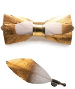 MUSZKA ,MUCHA MĘSKA DO GARNITURU Z PAWIMI PIÓRAMI NOWOCZESNA 