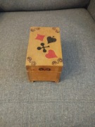 drewniane pudelko na karty