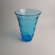 Wazon szklany w lazurowym kolorze 