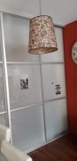 przesuwne przepierzenie rozdzielające pomieszczen.