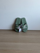 Piankowe klapki basenowe Kubota 37 kwiatuszki khaki