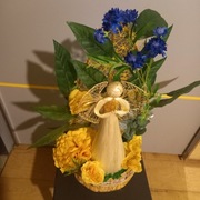 Stroik na Wszystkich Świętych kompozycja ze Złotym  Aniołem.