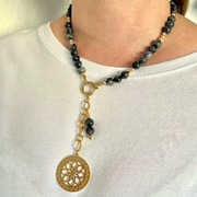 Naszyjnik z Larvikitu