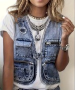 Biała koszulka damska z efektem jeansowej kamizelki – hit sezonu. Rozmiar M