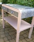 Stolik z szufladami toaletka