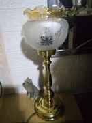 Stylowa lampa stołowa z secesyjnym szklanym kloszem