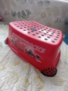 Podstawka podnóżek taboret dla dziecka zygzak McQueen 