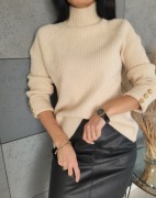 Sweter beżowy hit