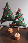 Komplet materiałowych choinek na pniu, rękodzieło