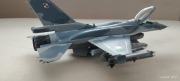 Gotowy model samolotu F 16