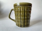01 / porcelitowy kubek Irena zielony z uchwytem lata 70. vintage retro