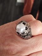 Duży srebrny pierścionek r 9 ale regulowany 