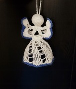 007 niebieski szydełkowy aniołek na choinkę 8-9 cm