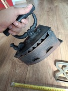 Stare żelazko węglowe z podstawką i kogutem antyk