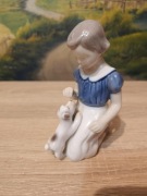 Figurka Bing Grondahl dziewczyna z psem 2316