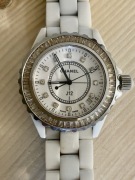 Zegarek CHANEL J12 z diamentami w tarczy