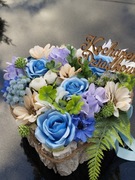 Stroik wiązanka na grób cmentarz pomnik sztuczne róże  dzień babci  dziadka