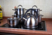 Garnki nierdzewne z czajnikiem 