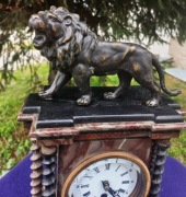 Stary Zegar Kominkowy z figurką Lwa 