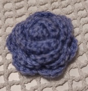 Kwiatek RÓŻA fioletowy, włóczka 