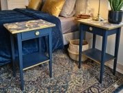 Eleganckie granatowo złote stoliki