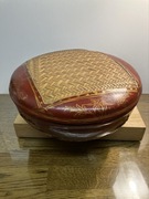 kosz pleciony azjatycki lakierowany, stary ozdobny naturalne materialy