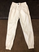 Białe spodnie Bershka. Rozmiar 34, długość 91 cm.