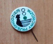 Przypinka,odznaka_Wzorowy przechodzień(sygnalizacja świetlna)PRL propaganda