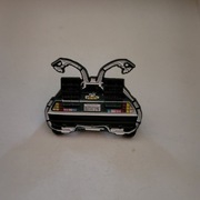 pin metalowy przypinka Delorean