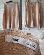 Sweter z wiązaniem na plecach.  Nowy.
