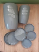 Zestaw 6 doniczek plastikowych z podstawkami