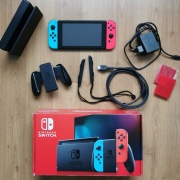 Konsola Nintendo Switch +walizka +gry 