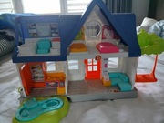 Domek dla lalek. Mattel.