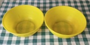 Stare miski plastikowe żółte 2 sztuki PRL