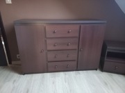 Komoda i dwa stoliki nocne w kolorze brązowym