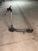 Hulajnoga elektryczna Motus Scooty 10 LITE 2022. Używana. Stan b.dobry