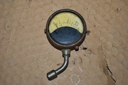 Stary zabytkowy manometr, ciśnieniomierz do kół  PRL