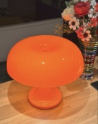 Bauhaus Retro przenośna lampa stołowa Włoski projekt grzybów z lat 60