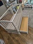 Łóżeczko dziecięce z szufladą i materacem