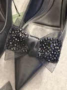 Eleganckie ozdobne przypinki do butów