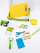 wieloelementowy zestaw przyborów kuchennych