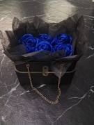 Wieczne róże z wstążki satynowej