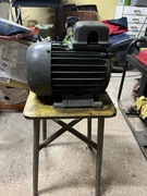 Trójfazowy silnik elektryczny klatkowy