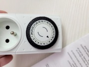 Nowy regulator czasu włącza i wyłącza sprzęt światło gdy nas nie ma