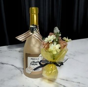 ZESTAW DO KĄPIELI DLA NIEJ PŁYN PERŁOWY Z WANILIĄ NA PREZENT BUKIET 750ML