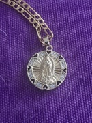 Łańcuszek z wizerunkiem Mateczki z Gwadelupe.